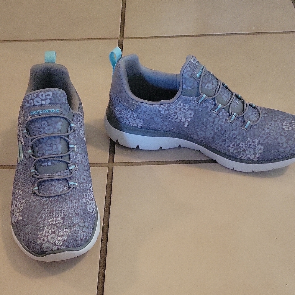 Skechers Memory Foam size 6.5 sneakers